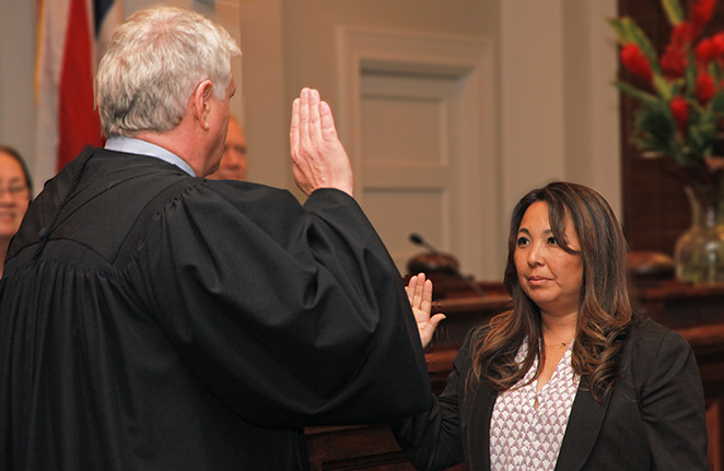 Chief Justice administers the Oath of Office to Shirley M. Kawamura