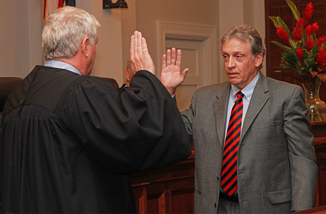 Chief Justice Recktenwald administers the Oath of Office to James C. McWhinnie.