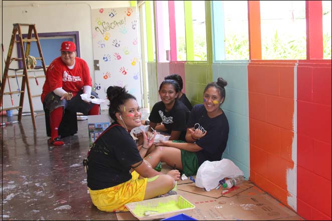 First Circuit Family Court hosted a community service event to give the lanai a needed splash of color.