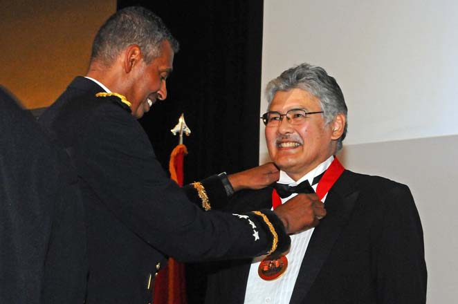 Gen. Vincent K. Brooks (left), U.S. Army Pacific commanding general, presents the Mana O Ke Koa Award to First Circuit Court judge Ed Kubo