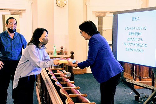 Hawaiʻi Supreme Court Justice Sabrina McKenna receiving a gift from a female law school representative from Japan, 03/07/2023.