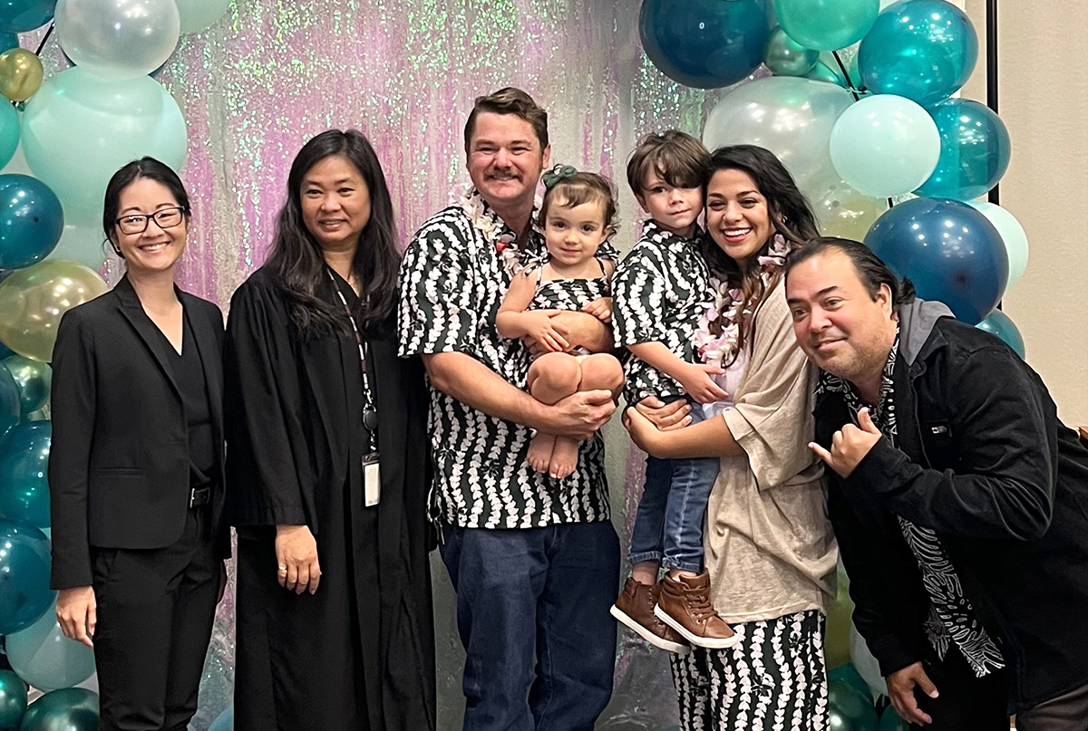 Image of from left, Guardian ad litem Jessica "Jaycee" Uchida, Judge Darien Ching Nagata, the Delimont ʻOhana, and social worker Albert Pacheco.