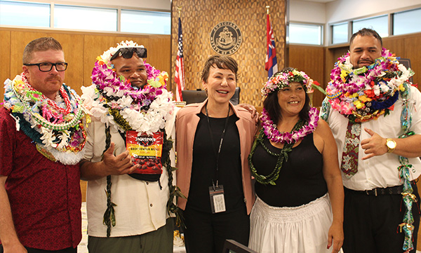 Kona Drug Court Presiding Judge Wendy DeWeese (center) and four Big Island Drug Court graduates stand together in front of the Kona courtroom bench, 05/06/2024.