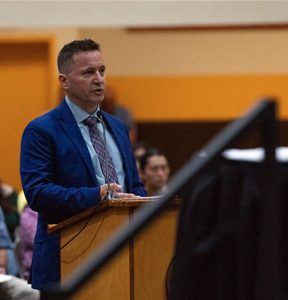 Deputy Attorney General Klemen Urbanc presents the stateʻs argument to the Hawaiʻi Supreme Court.
