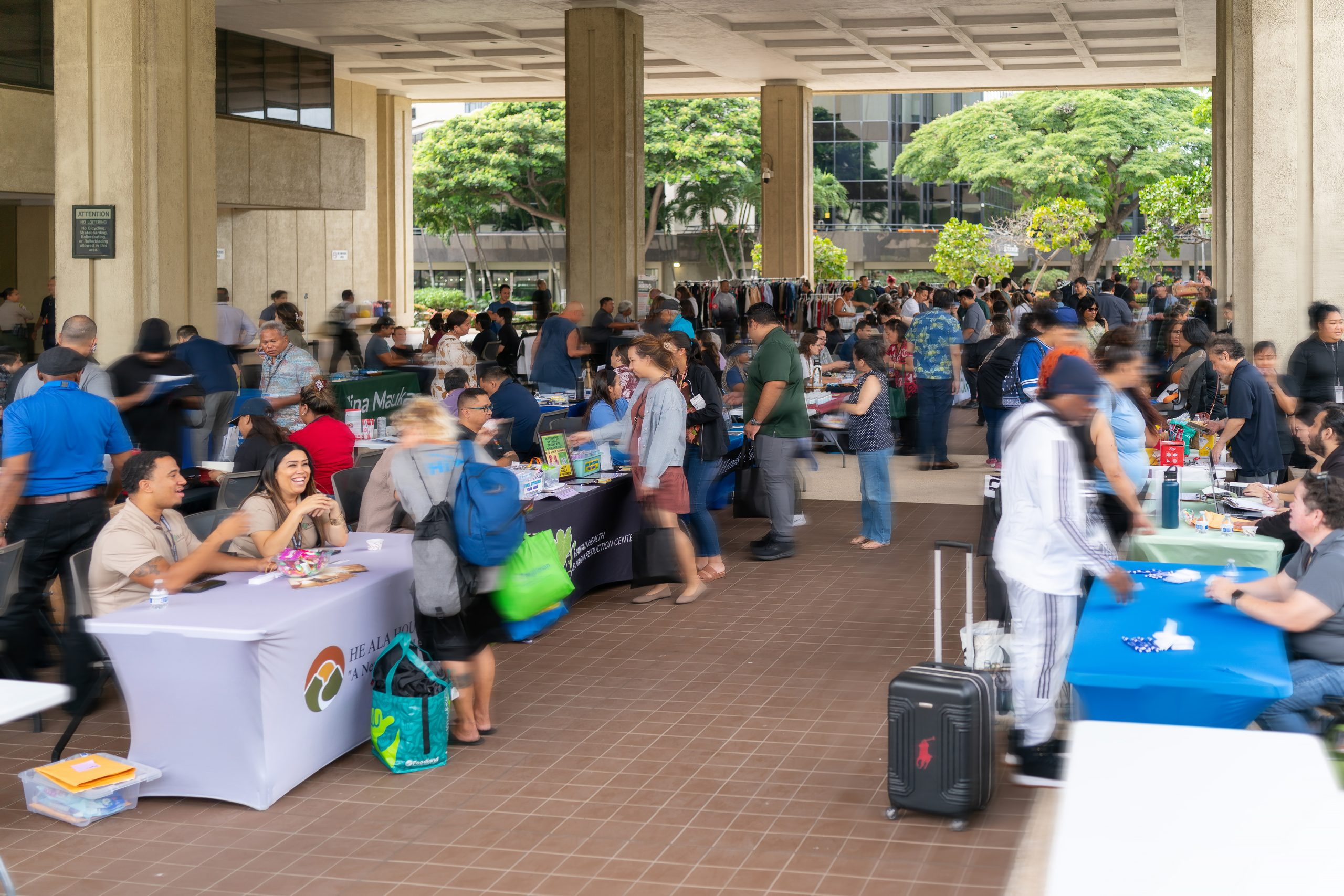 The Fall 2025 Service Fair at Kaʻahumanu Hale drew more than 150 probationers and specialty court participants, who had the chance to connect with dozens of community programs providing employment resources, treatment information, legal support, and basic-needs assistance.