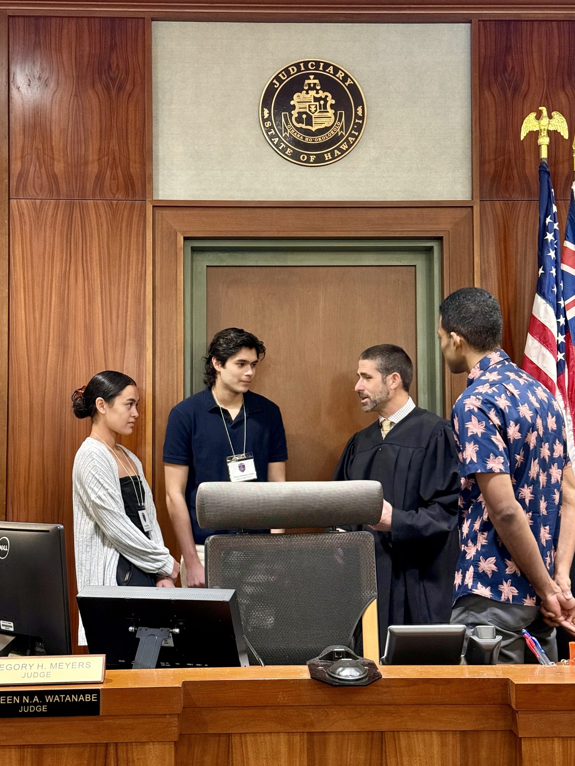 Judges Meyers and Smith talk with students during the Kauaʻi Law and Justice Academy.