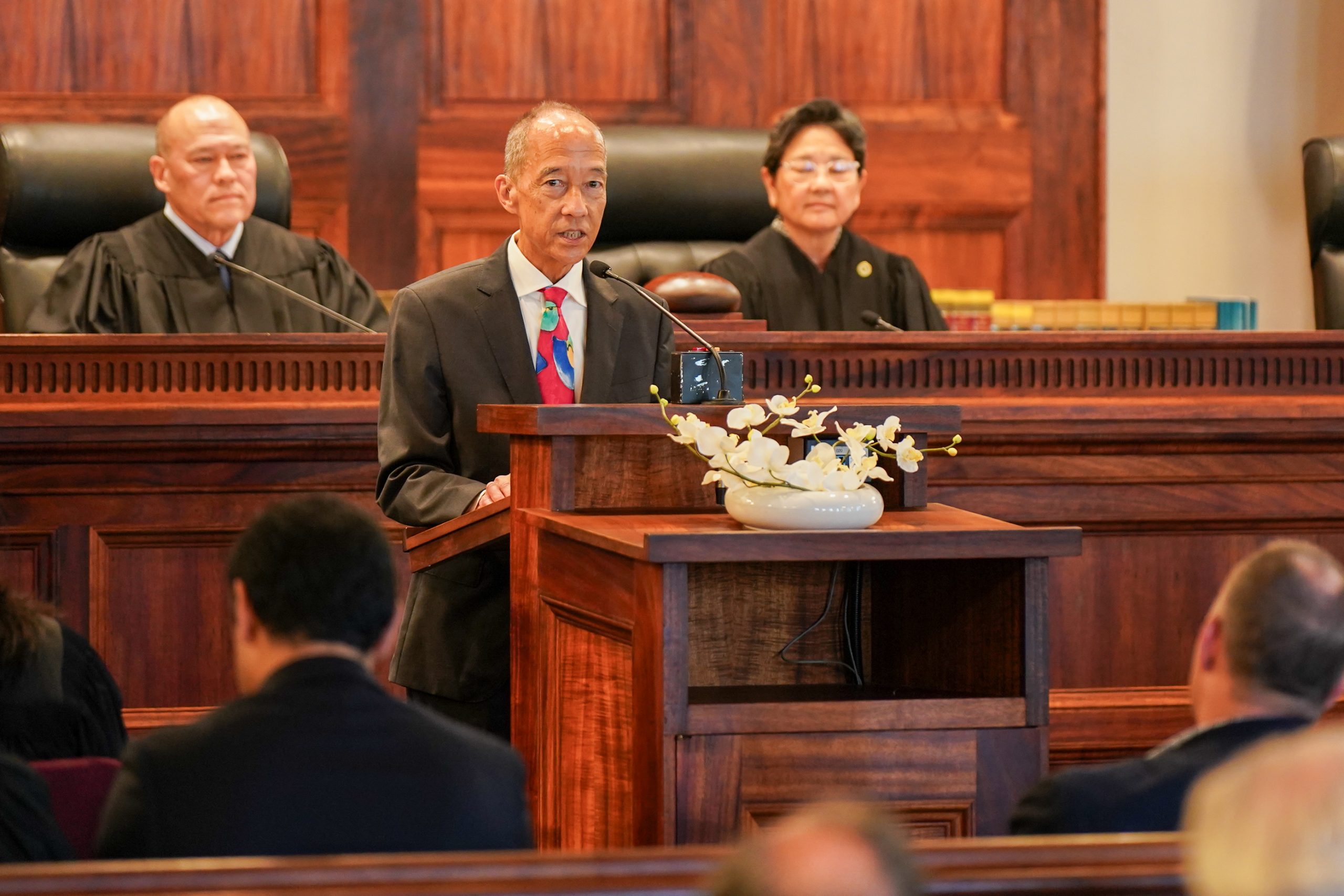 Hawaiʻi State Bar Association President Mark K. Murakami congratulates Associate Judge Daniel M. Gluck during the swearing-in ceremony.