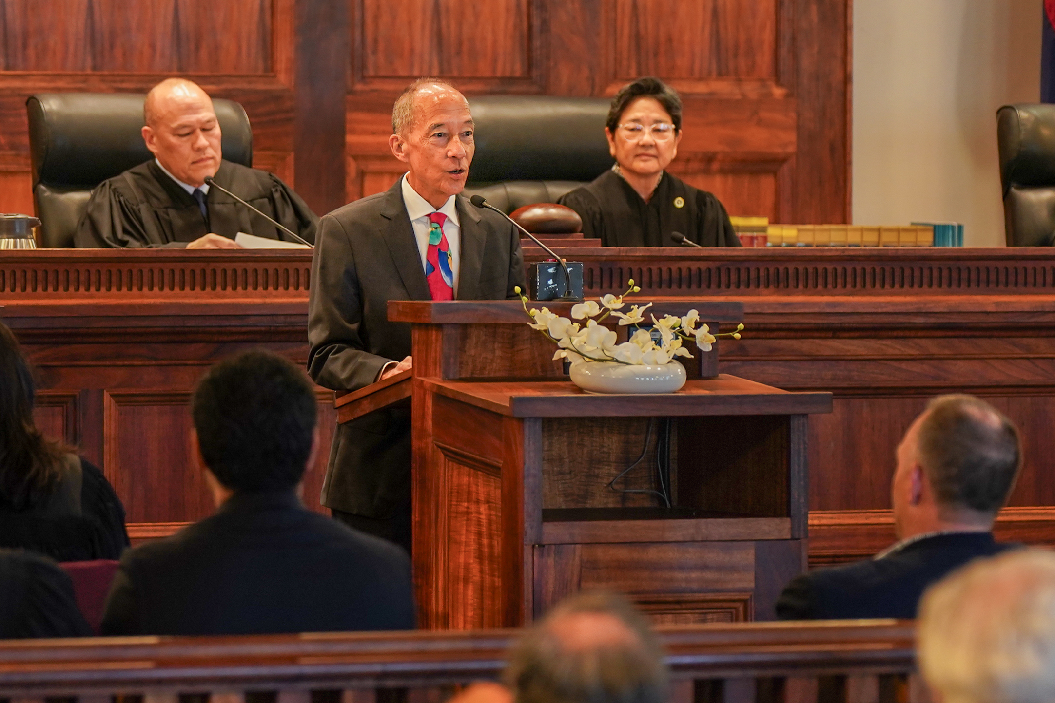 Hawaiʻi State Bar Association President Mark K. Murakami congratulates Associate Judge Daniel M. Gluck during the swearing-in ceremony.
